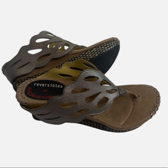 NWOB Modzori Troya 3 Reversible Wedge Thong Platform Sandals Butter/Pewter Sz 9 - Picture 2 of 8